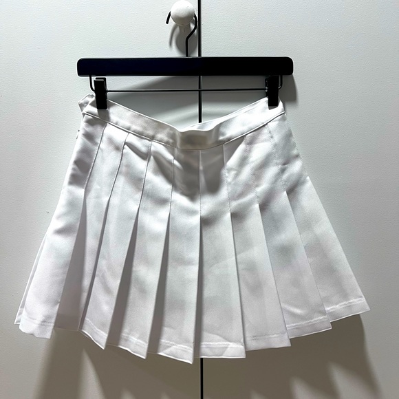 American Apparel High-Waisted Tennis Skirt - Picture 2 of 4